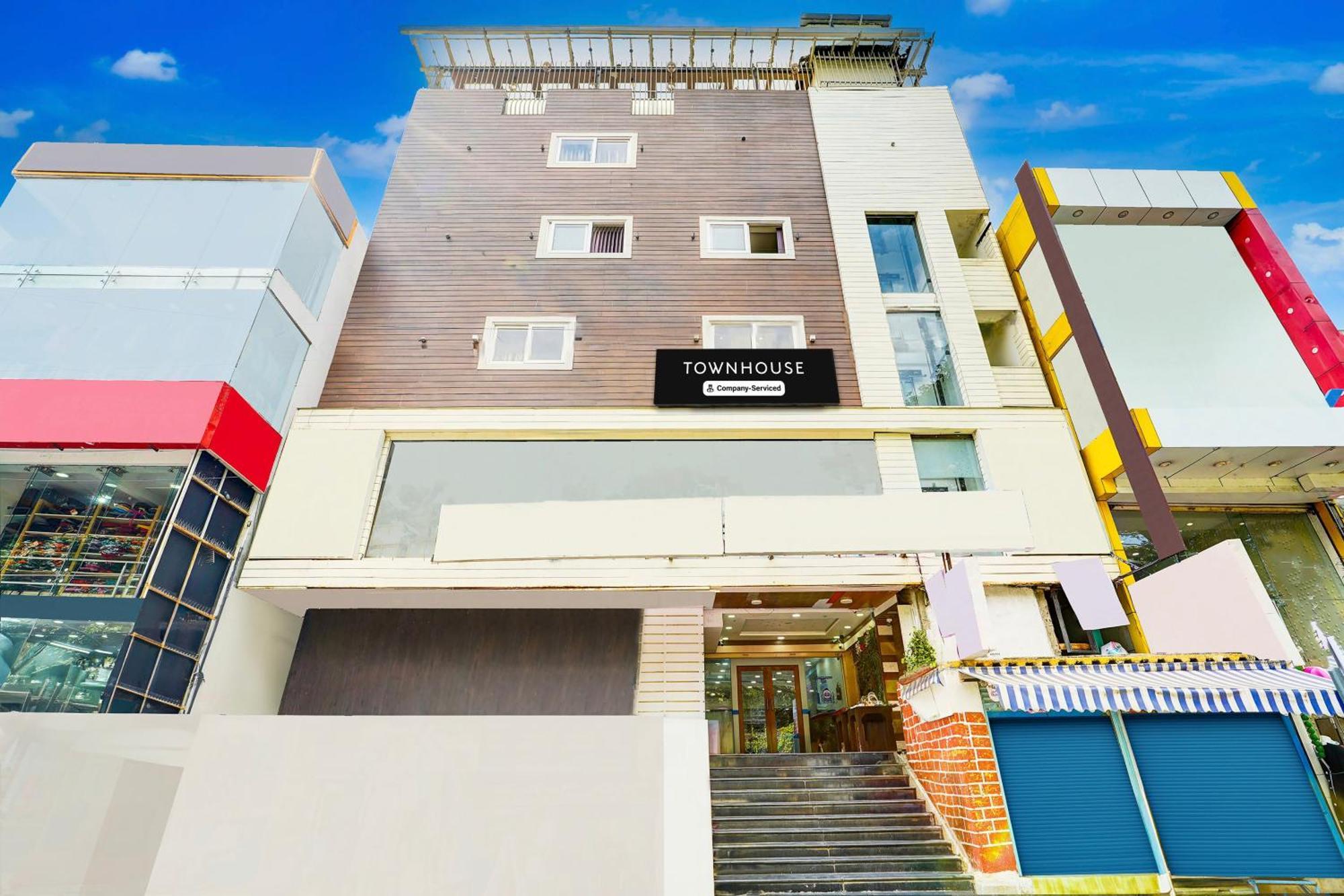 Super Townhouse Mg Road Near Commercial Street Бангалор Екстериор снимка
