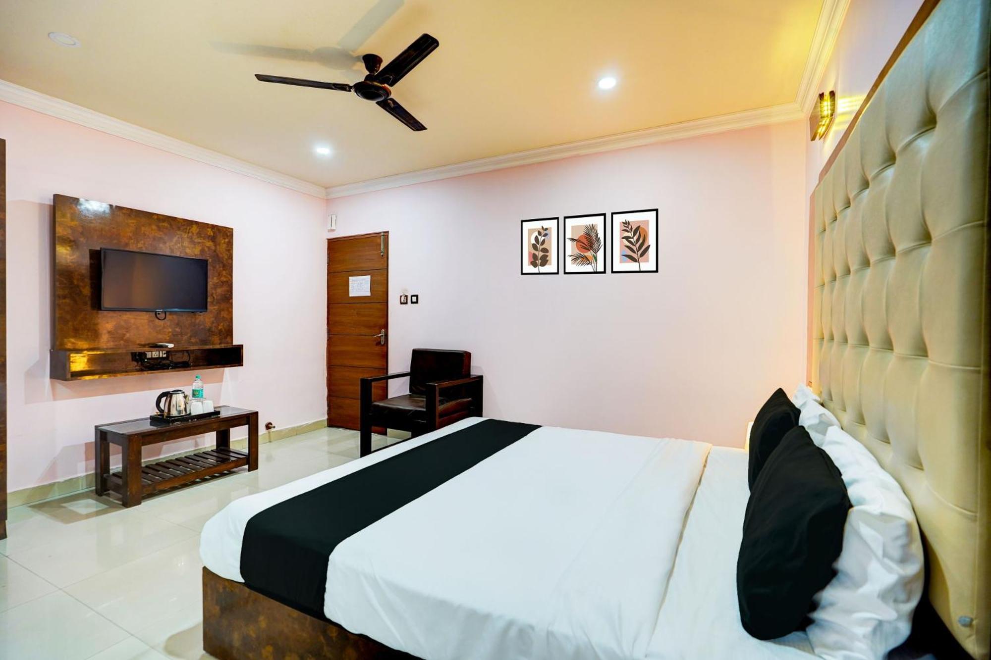 Super Townhouse Mg Road Near Commercial Street Бангалор Екстериор снимка
