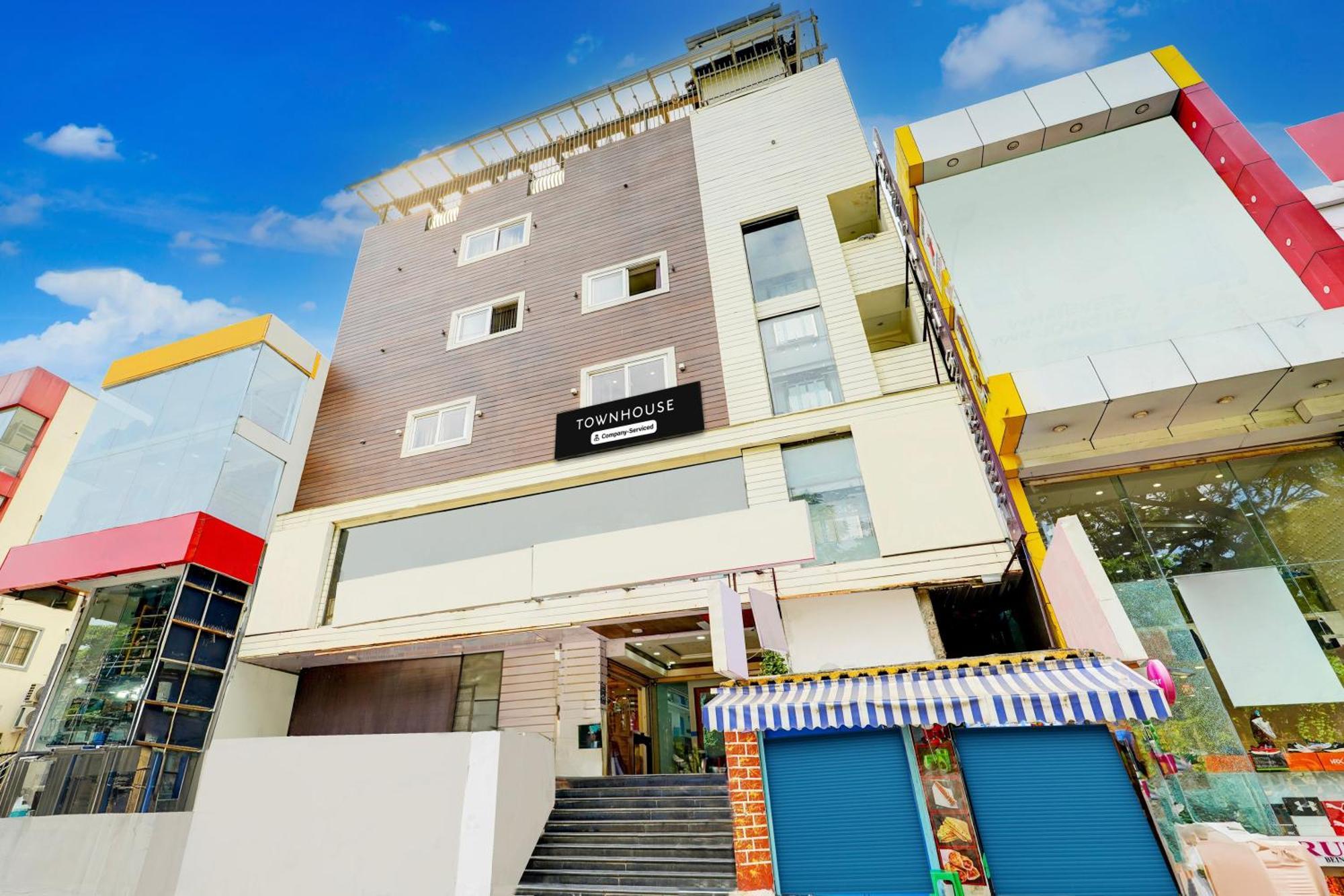 Super Townhouse Mg Road Near Commercial Street Бангалор Екстериор снимка