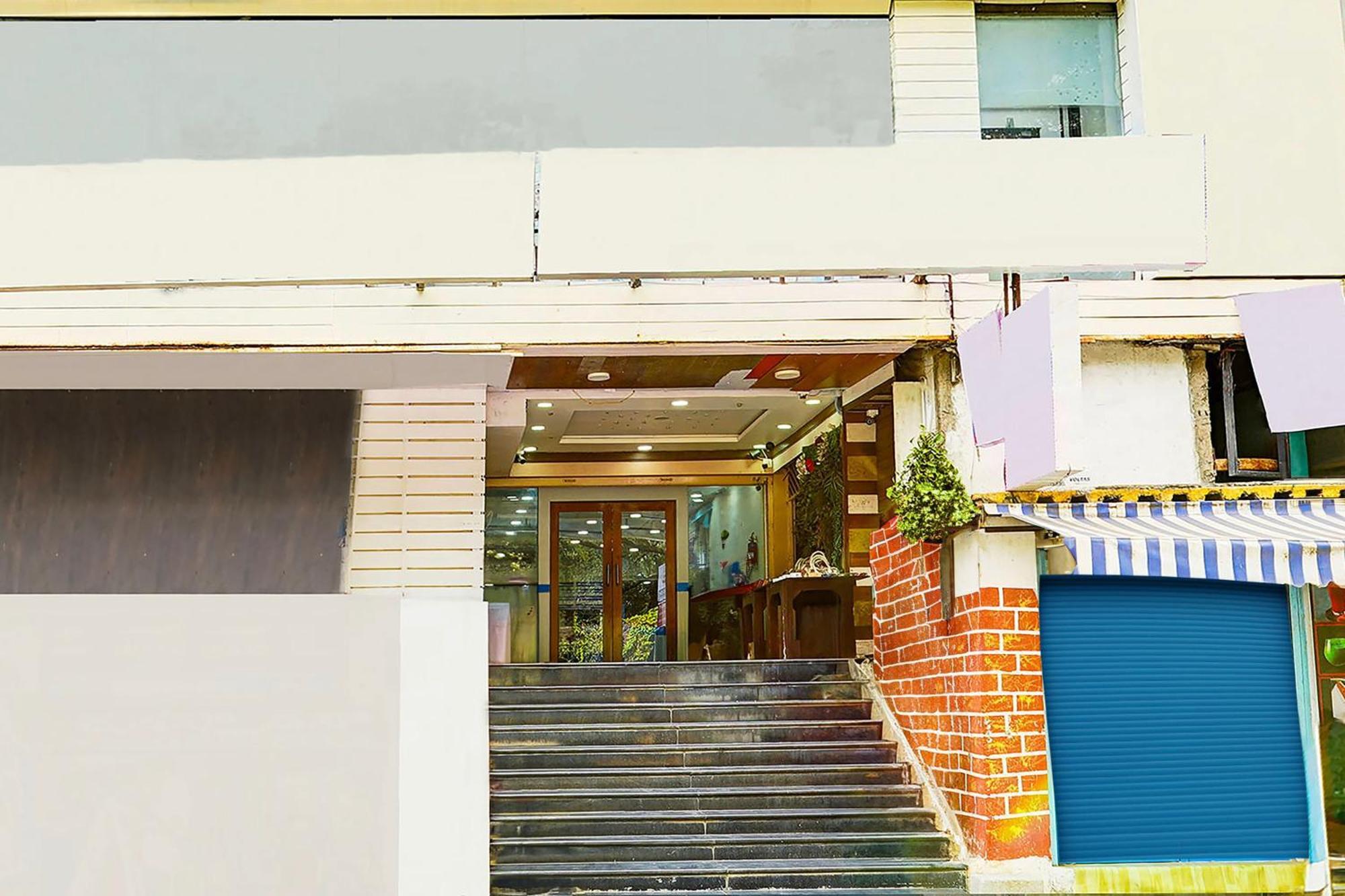 Super Townhouse Mg Road Near Commercial Street Бангалор Екстериор снимка